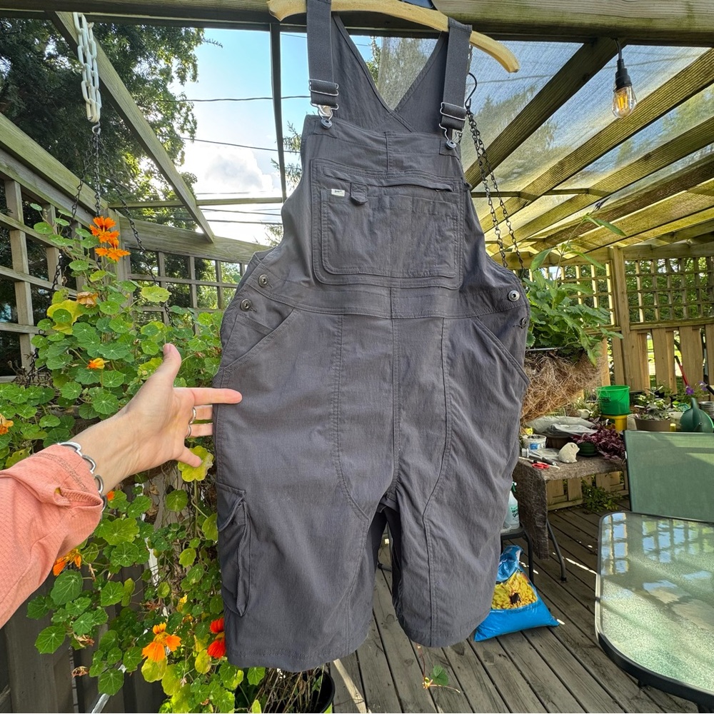DULUTH Heirloom Gardening gray shorts overalls L - no longer sold!